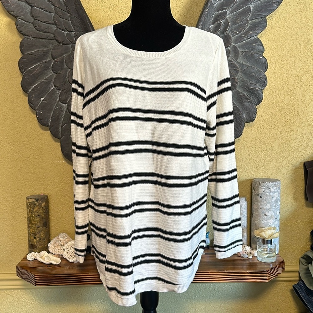Lily Morgan Light Knit Crew Neck Sweater